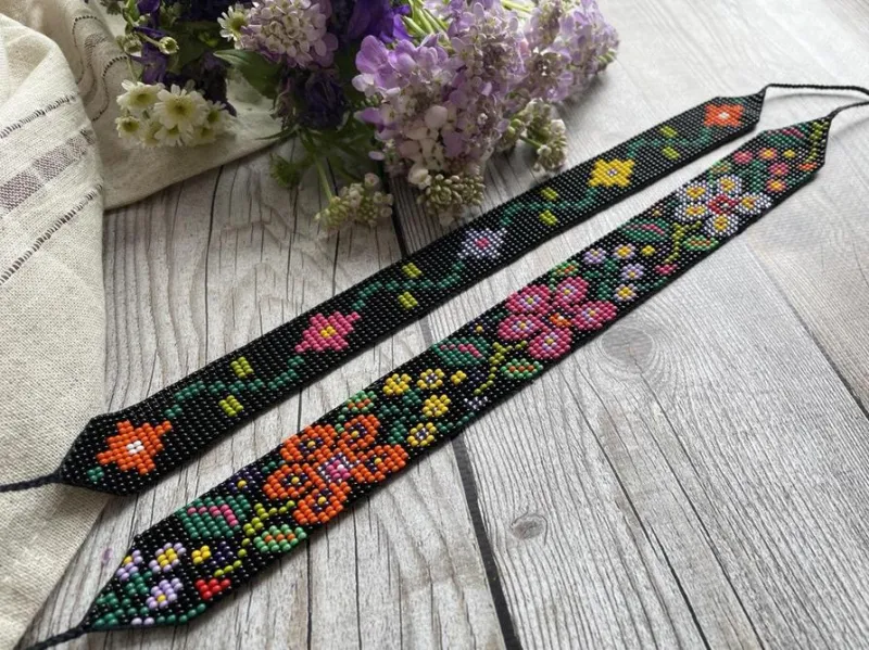 І. Галущак. Стрічкові ґердани. 2024. Чеський бісер, нитки