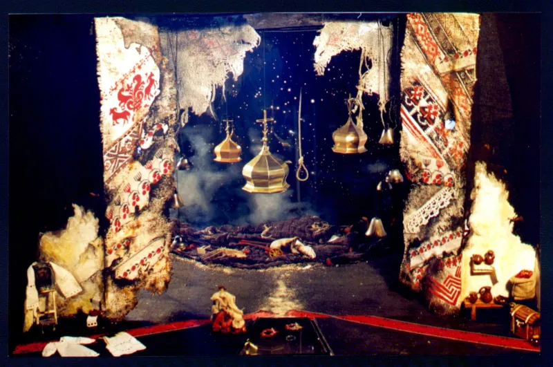 І. Лупащенко. Сценографія до вистави «Маруся Чурай» (реж. В. Селезньов). 2000