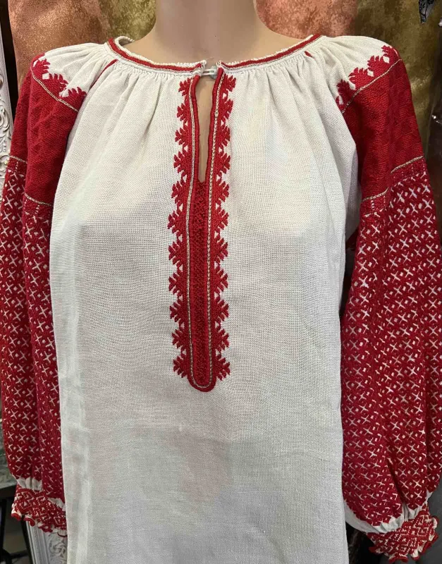 Н. Мороз. Жіноча сорочка «Городенківська». 2023. Полотно коноплі-льон, техніка перловий шов