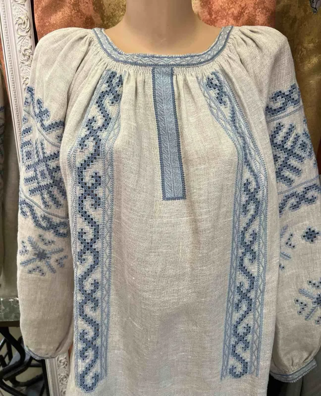 Н. Мороз. Жіноча сорочка «Зіркова». 2021. Пололотно коноплі-льон, бавовняні нитки, техніка вирізування, татарська гладь