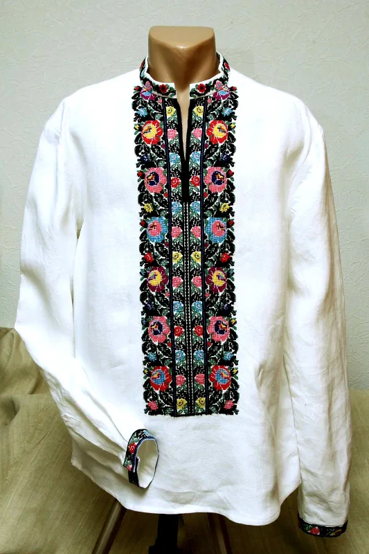 Г. Переймибіда. Чоловіча сорочка «Борщівська». 2024. Тканина «козацькі коноплі», вовняні нитки, бісер, техніки - колодки, ретязь