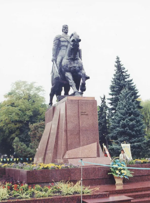 Б. Рудий. Пам’ятник Данилу Галицькому в Тернополі. 2002. Мідь