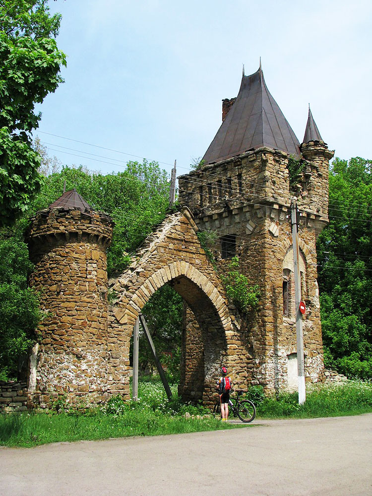 Усадьба мсциховского луганская. Усадьба мсциховского уникальный архитектурный комплекс xix века. Усадьба мсциховского уникальный архитектурный комплекс xix века. Усадьба мсциховского уникальный архитектурный комплекс xix века. Парк и усадьба казимира мсциховского.