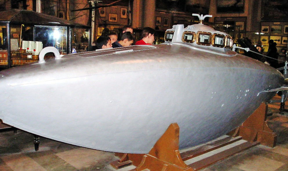 Первая лодка в мире. Подводная лодка Джевецкого в военно-морском музее. Подводные лодки Джевецкого. Первая подлодка в России.