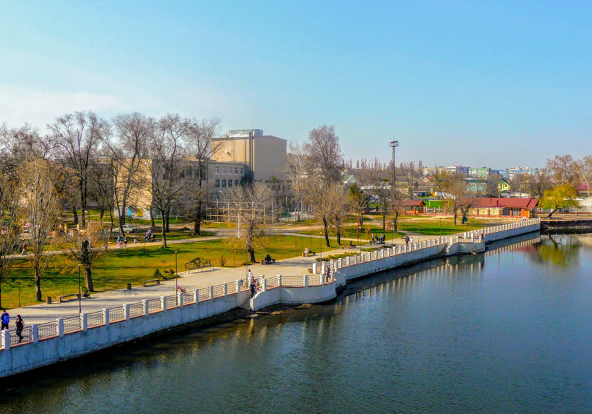 Г новомосковский москва. Украина, Днепр, Новомосковск. Новомосковск набережная. Набережная г. Новомосковск Тульская область. Новомосковск достопримечательности набережная.